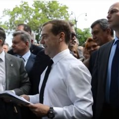 Денег нет но вы держитесь