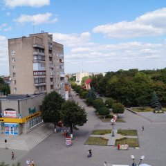 ДУМАЮ ПРО ГОРИ МРІЮ ПРО МОРЕ