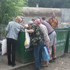 На помойке