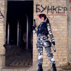 Наемница у бункера