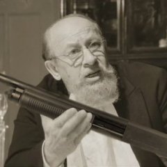 Преображенский с дробовиком