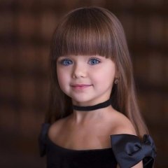 Красивая девочка