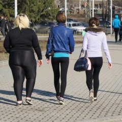 В лосинах