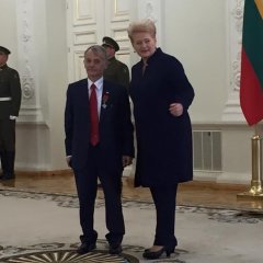 В туалет пройти да вонза тем углом