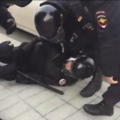 Омоновцу врезали
