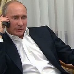 Путин с телефоном