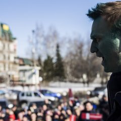Зелёный Навальный на митинге