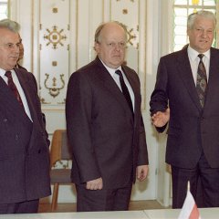 ЕльцинКравчук и Шушкевич