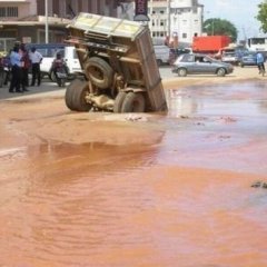 Грузовичок на водопое