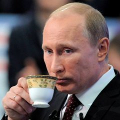 Путин пьет чай