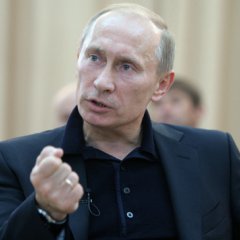 Путин с кулаком