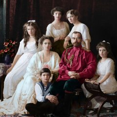 Николай II с семьей раскрашенная фотография