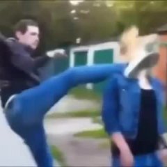 Ударил с ноги в лицо