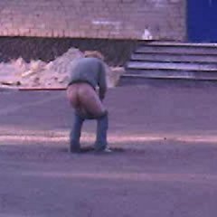 Бомж срет