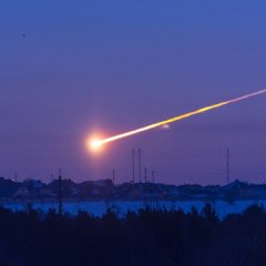 The asteroid in the sky flies into the earth