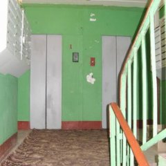 В подъезде умные лифты СССР