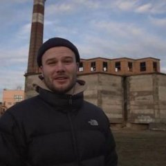 Прости подруга я не тот с кем быть хотела