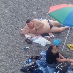 Жирок  на  пляже