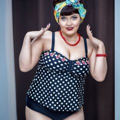 Омская училка в купальнике