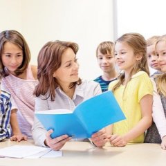 Учительница и дети