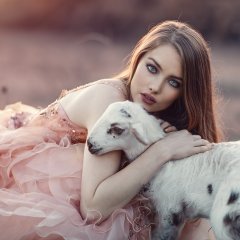 Девушка с козликом