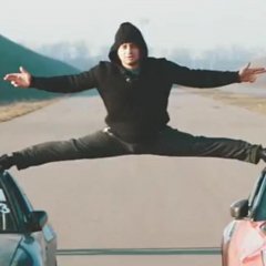 На шпагате