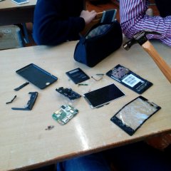 Раздолбанный телефон