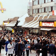 Первый ресторан Макдоналдс в Москве