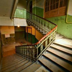 Старый подъезд