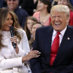 Трамп смеется