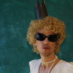 Крутой блондин