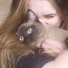 Девочка с котом
