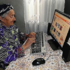 Бабка за компом
