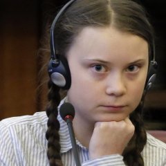 Задумчивая Грета Тунберг