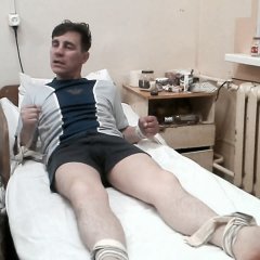 Парень на койке