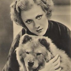 930-ies Margaret Perry an actress with a chow