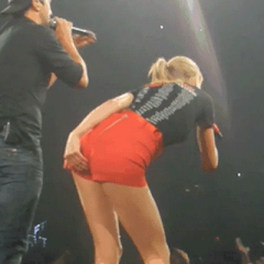 Taylor Swift  Scratching Disorder
