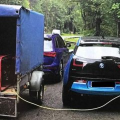 Убежденный веган ночью втихаря жрет колбасу