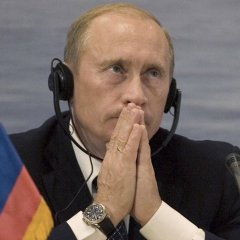 Путин молится