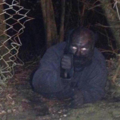 Бомж грязный и грустный