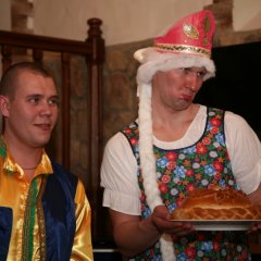 Угощайтесь гости дорогие