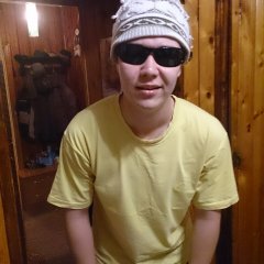 Валерий Славнокапустный пьёт сок август 2011
