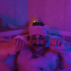 ЮЛИК В ДЖАКУЗИ