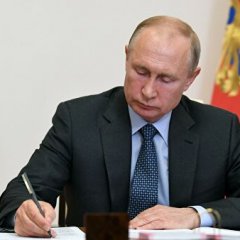 Путин пишет указ