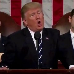 Трамп поет
