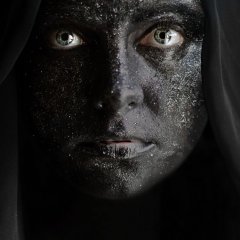 Чёрно-угольная монашка