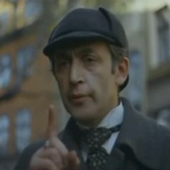 Холмс показывает палец это от курения