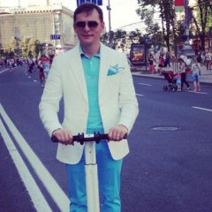 Ляшко по майдану на самокате