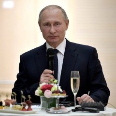 Путин за столом