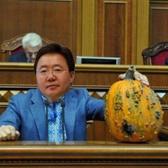 Елбегдорж з гарбузом в Верховній Раді